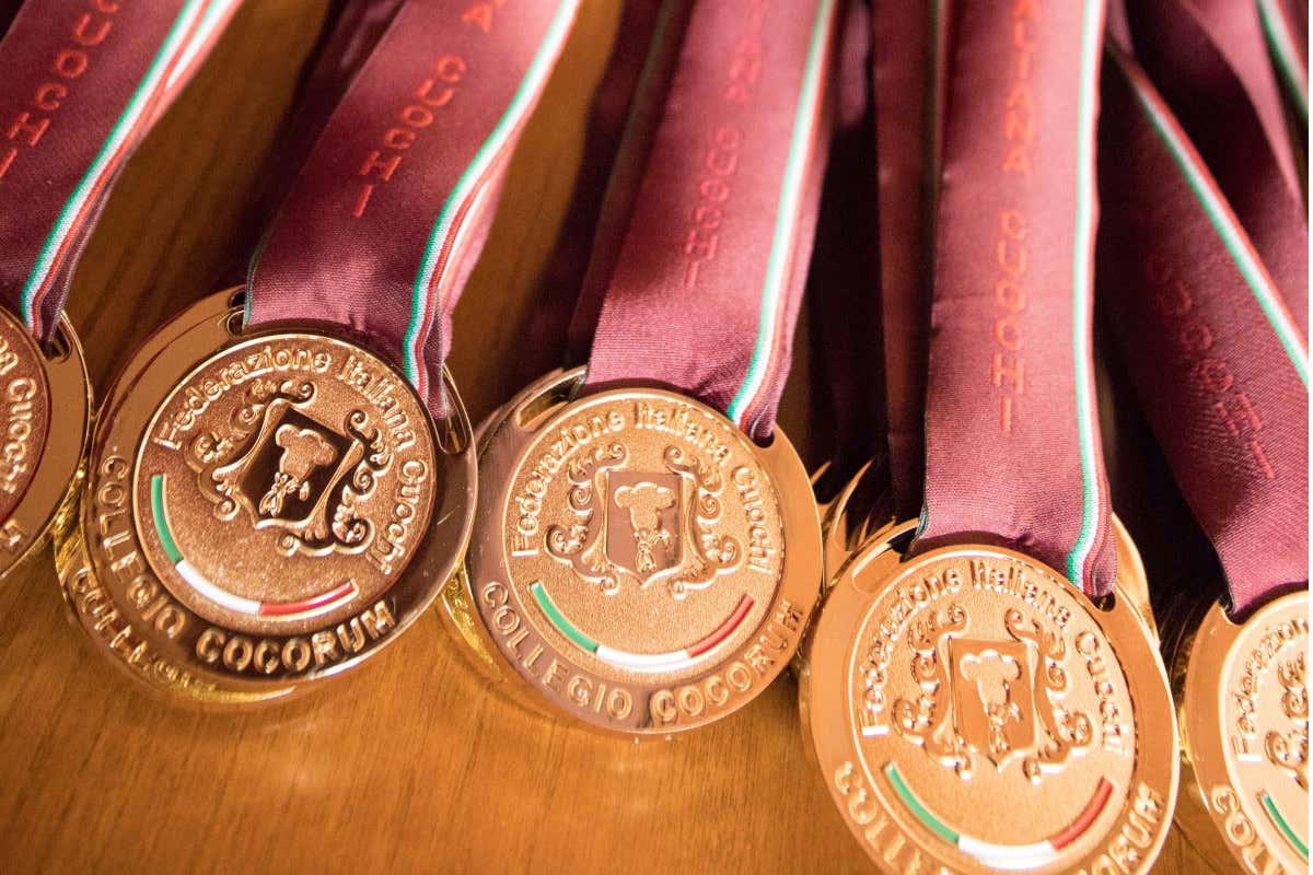 A 350 chef i collari Collegium Cocorum di Federcuochi A 350 chef i collari Collegium Cocorum di Federcuochi