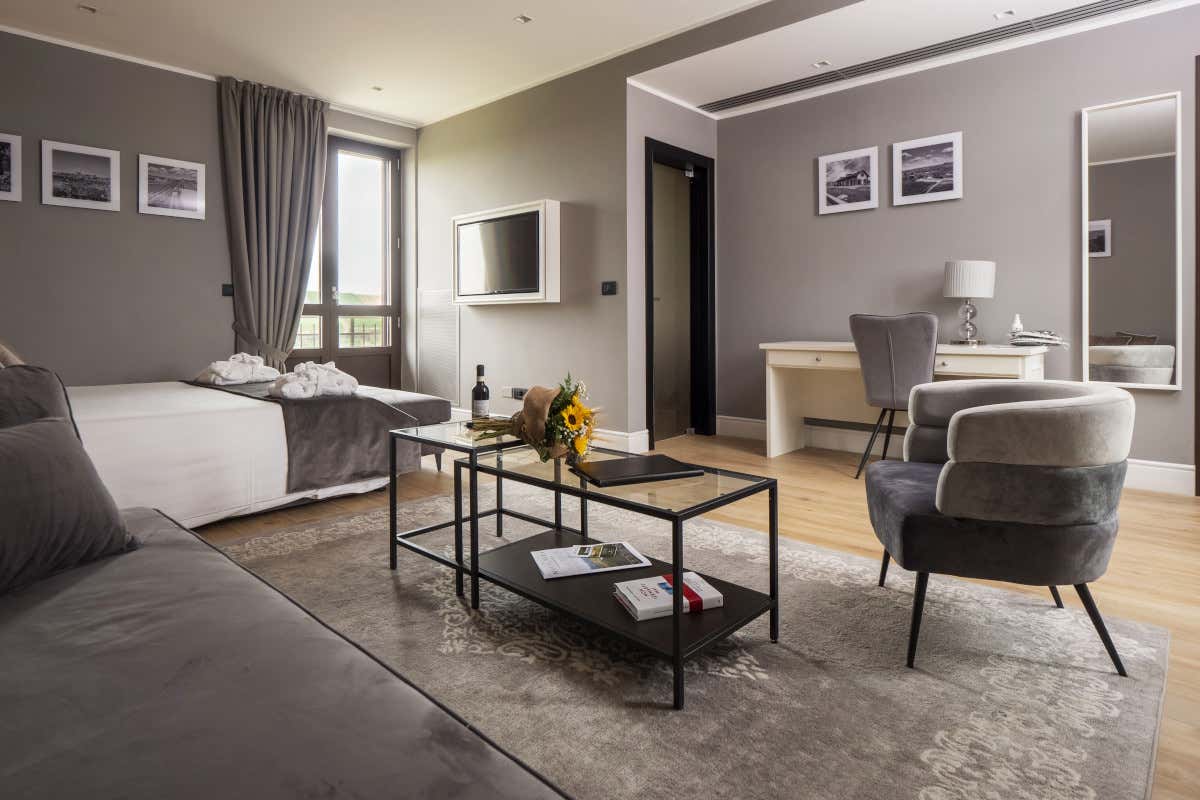 Estate tra i vigneti: Montalbera apre la sua terrazza con Jacuzzi