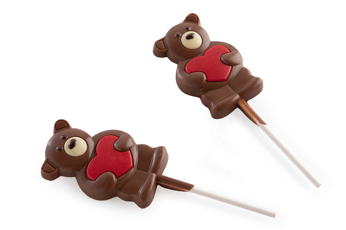 Lecca Lecca Orsacchiotto in cioccolato al latte con musetto in cioccolato bianco e occhi e naso in cioccolato fondente  Cosa regalare alla Festa della mamma? Ecco le dolci creazioni di Frau Knam