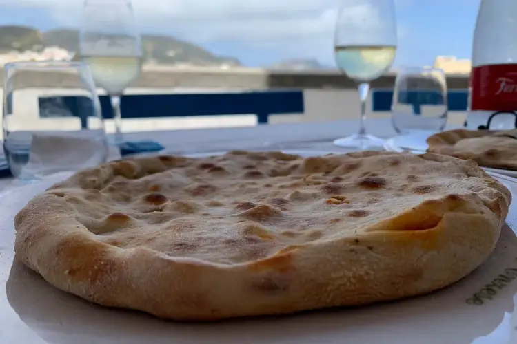Pizzeria ponzese, Tiella Ponzese Ponza, bella d&rsquo;estate, magica fuori stagione