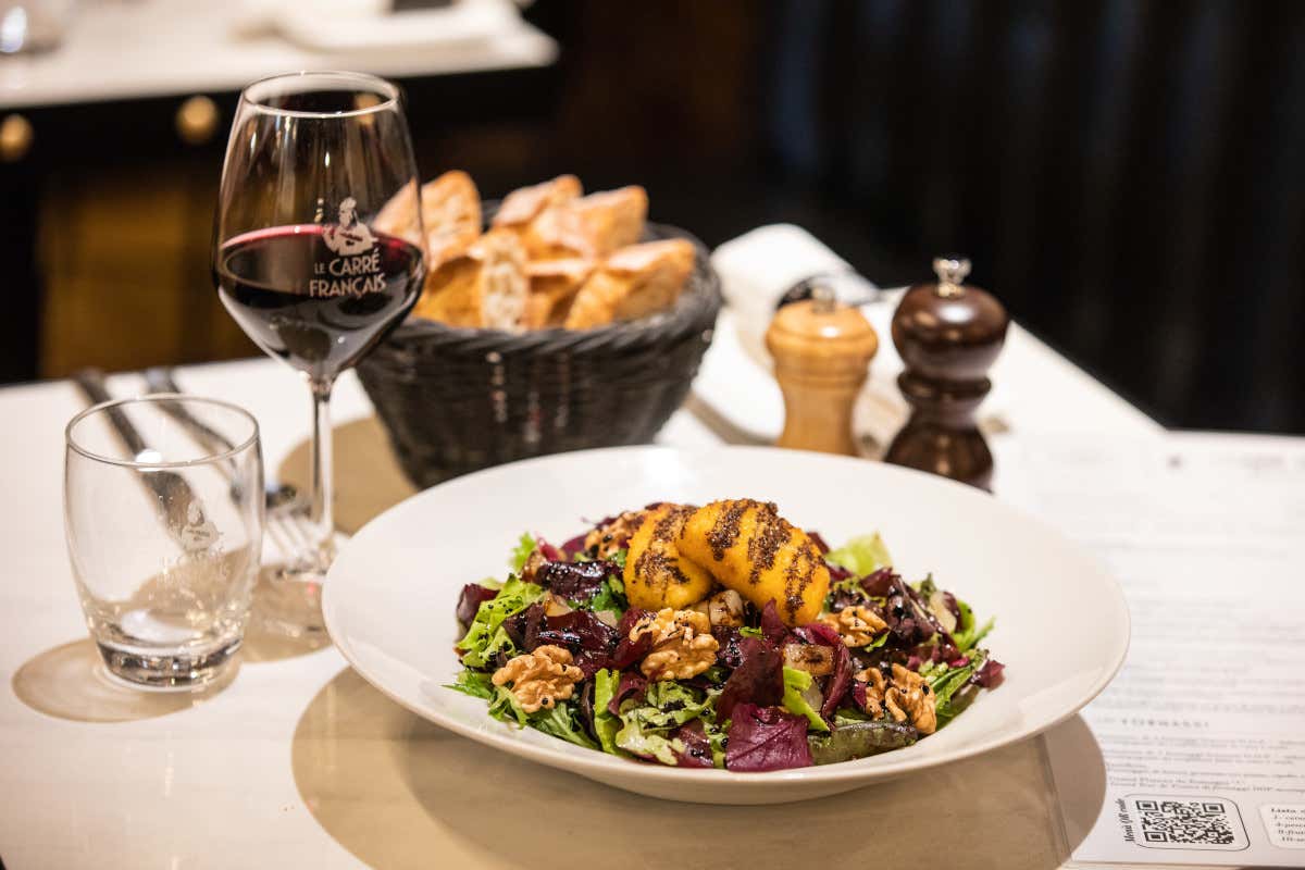 Salade de crottin de chèvre Le Carré Français, goloso angolo di Bretagna a Roma