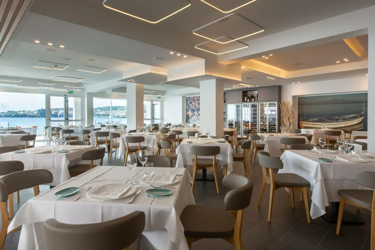Al Grand Hotel Faraglioni, lungo il sentiero di miti e leggende