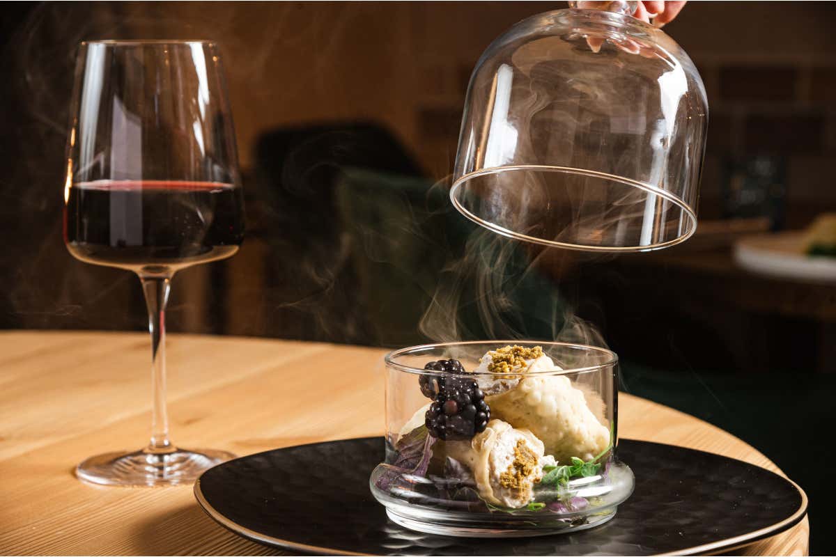 A San Lorenzo apre Rovente, osteria con brace che celebra la vaca vieja galiziana