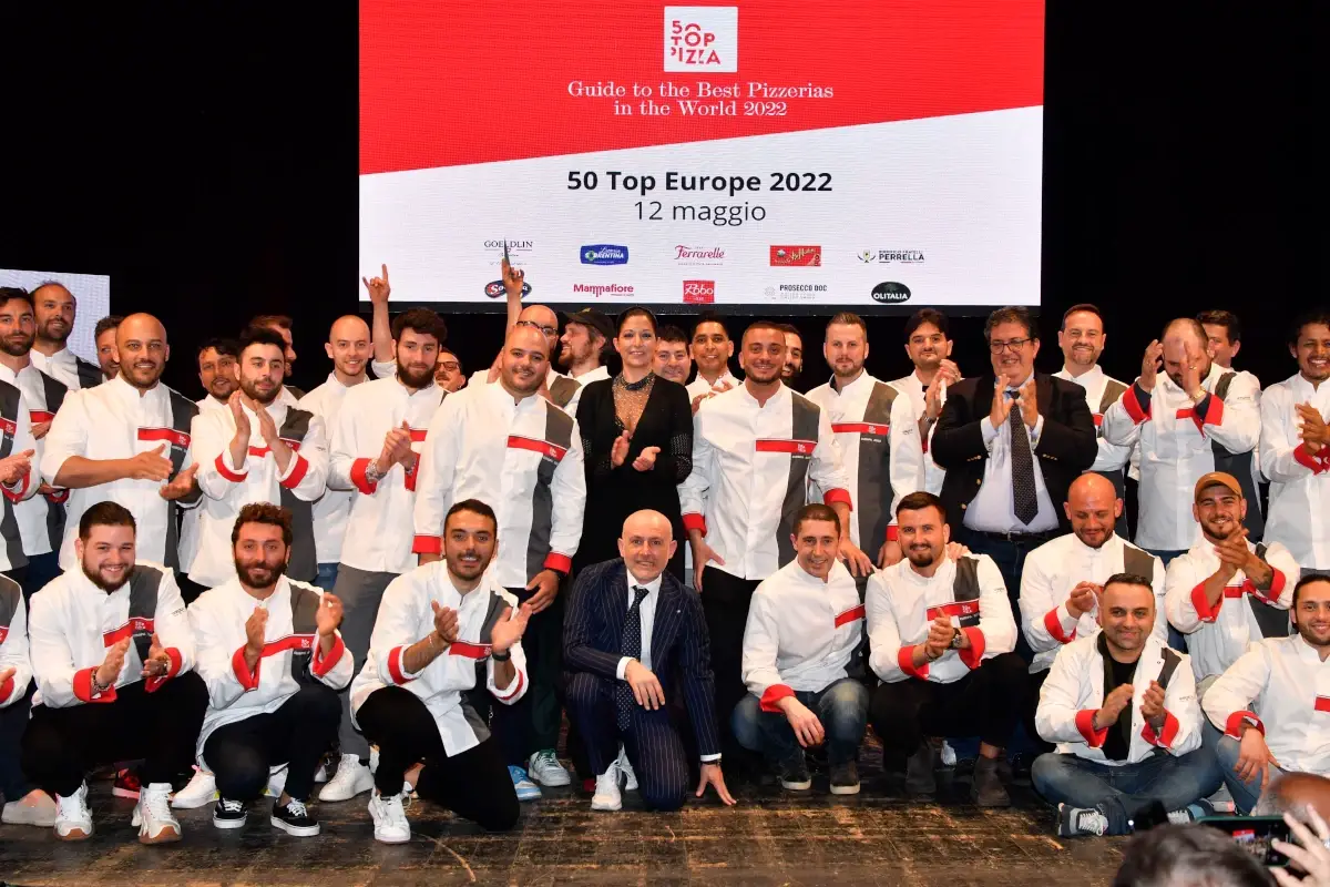 I pizzaioli presenti alla finale di 50 Top pizza La migliore pizzeria d&rsquo;Europa &egrave; ancora Peppe Pizzeria a Parigi