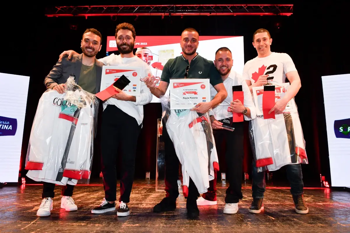 Il podio dell'edizione 2022 di 50 Top Pizza La migliore pizzeria d&rsquo;Europa &egrave; ancora Peppe Pizzeria a Parigi