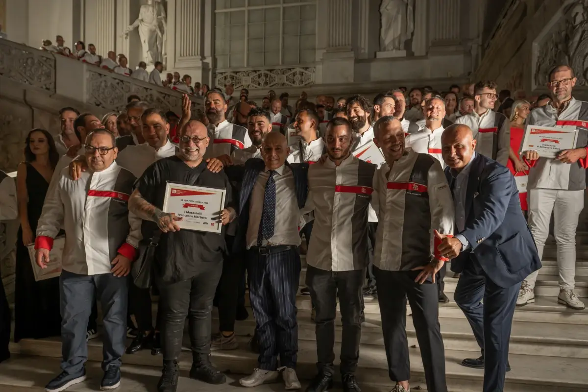 I partecipanti alla premiazione di 50 Top Pizza World che si è svolta a Napoli 50 Top Pizza World 2022: A Caserta e New York le migliori pizzerie al mondo