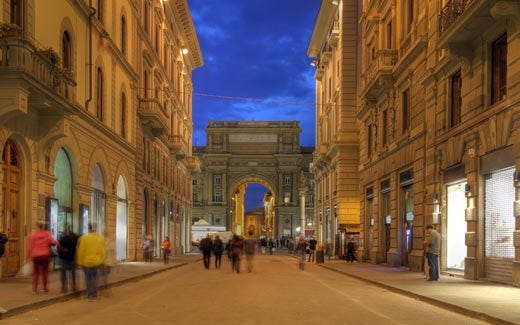 Firenze, nuove regole nel centro storico Addio a minimarket e alcol a tutte le ore