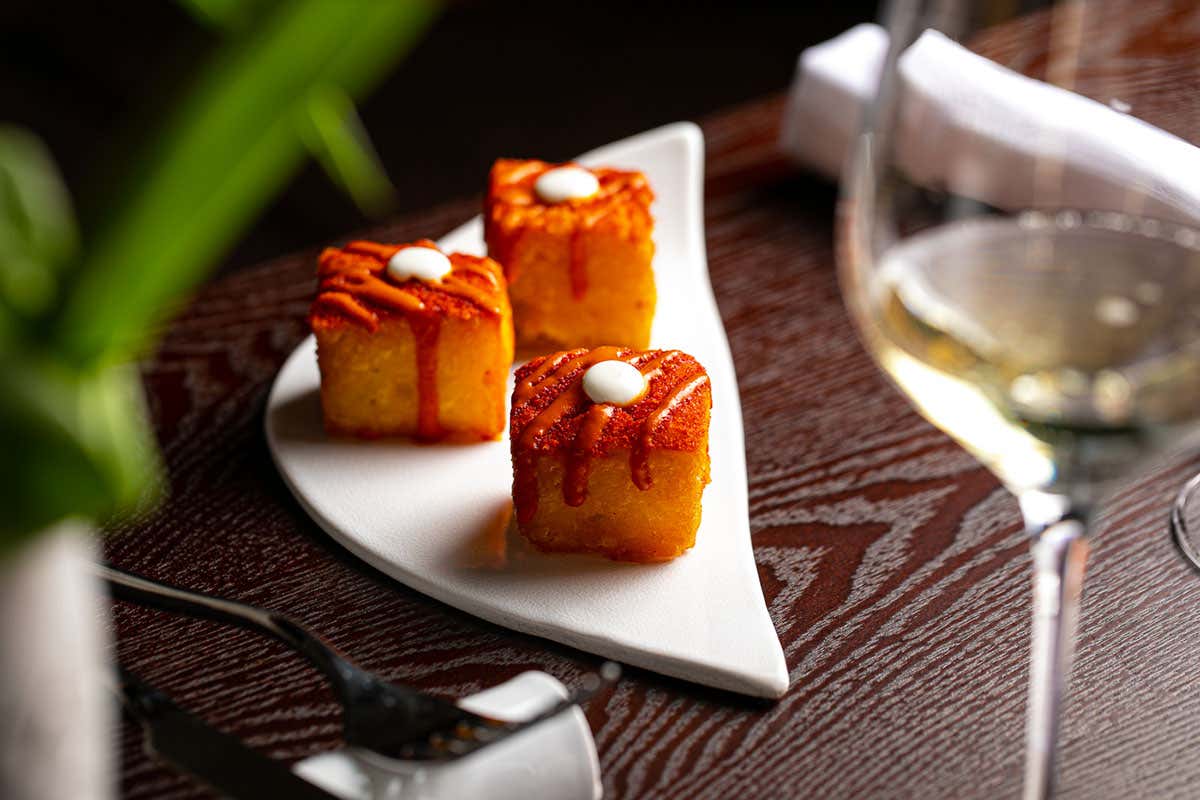 MORSETTI - La nostra patas bravas rivisitata . Foto: AlbertoBlasetti. A Roma un locale “senza nome” ma ricco di contenuti