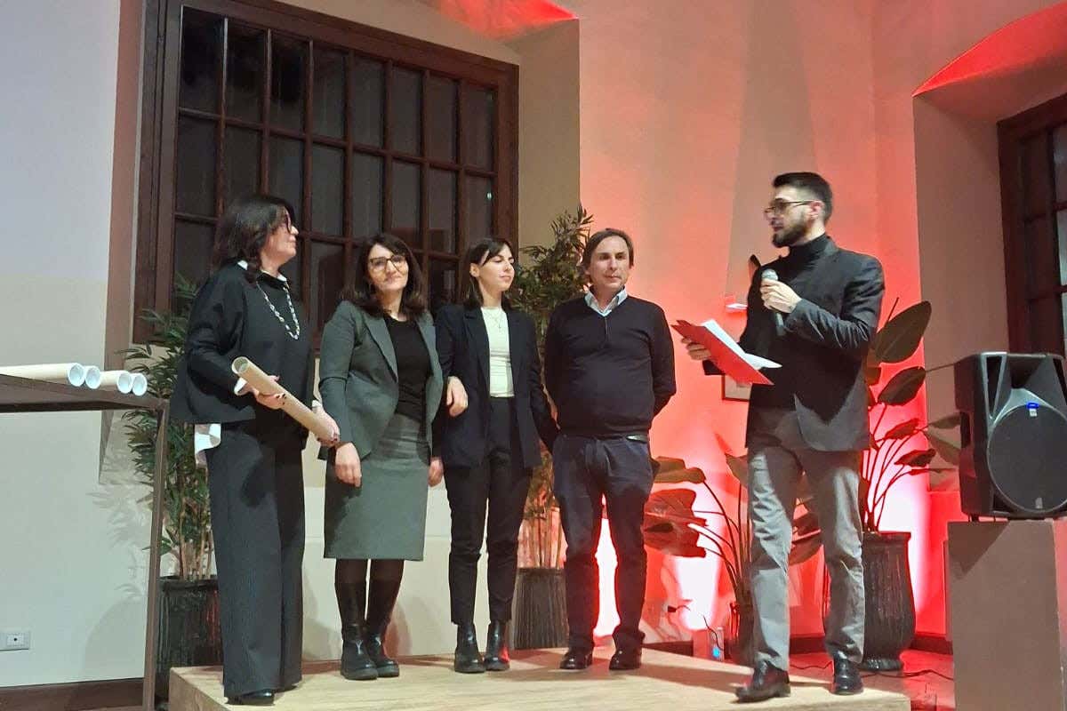 Follia Creativa: tutti i premiati tra arte, formazione e nuove prospettive per l’Horeca Follia Creativa: tutti i premiati tra arte, formazione e nuove prospettive per l’Horeca