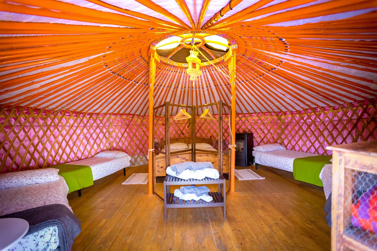 Colori, materiali naturali e una vista aperta sulle valli