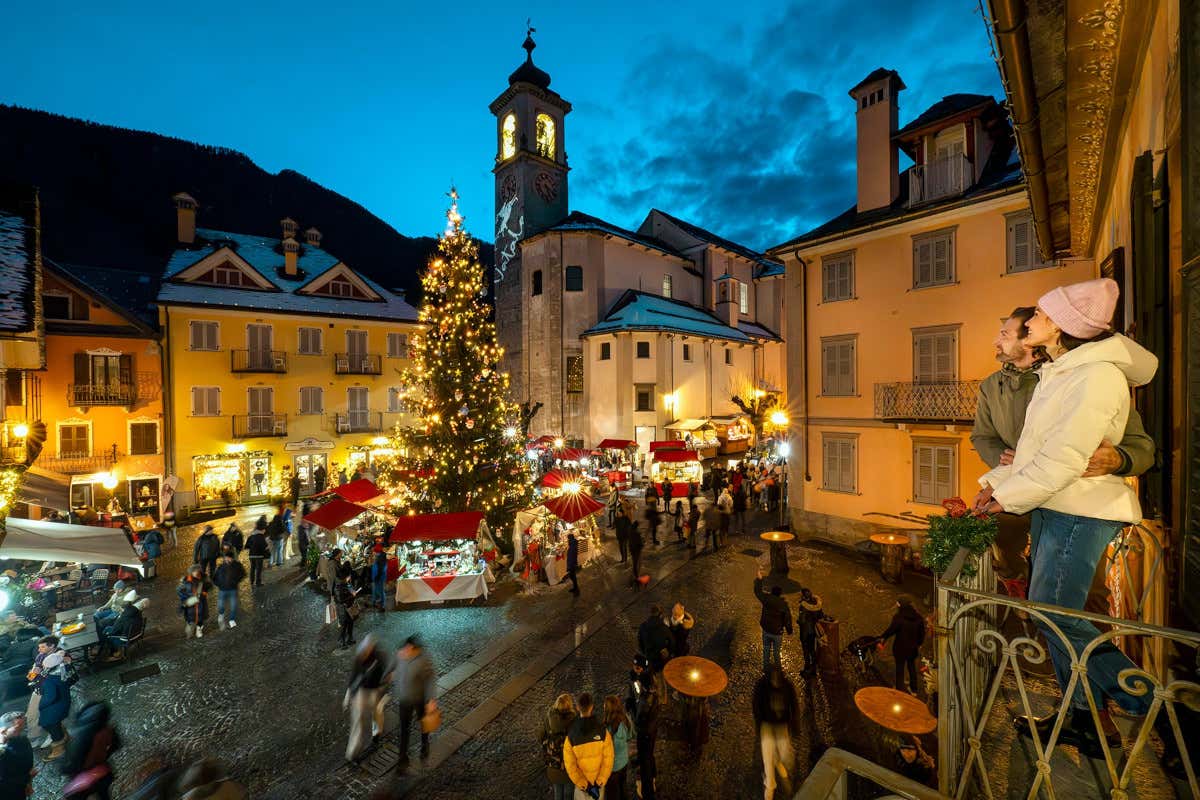 Santa Maria maggiore e il mercatino