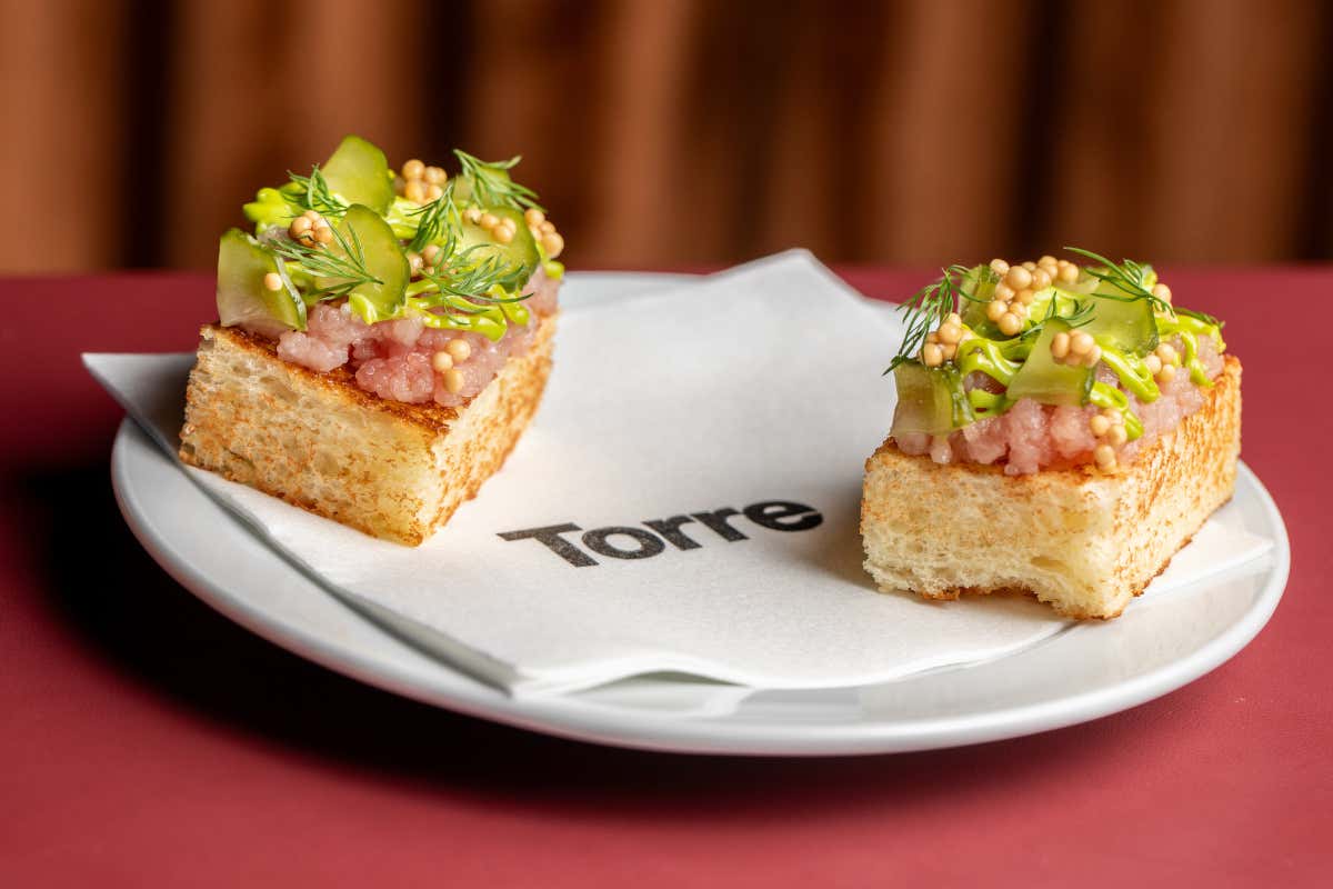 Stupire gli ospiti all’aperitivo delle feste? Segui il rito del cetriolo di Natale