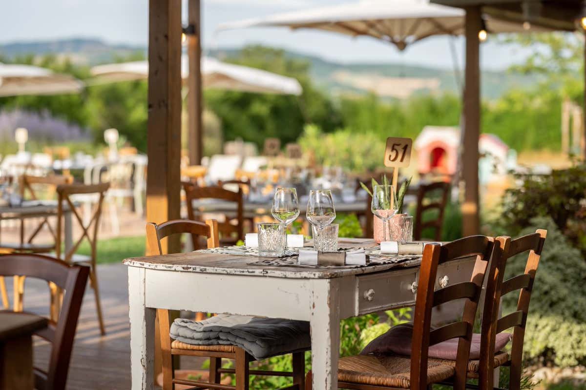 Un'osteria emiliana in Umbria: siamo a La Favorita (e c'è pure la £$rezdora$£)