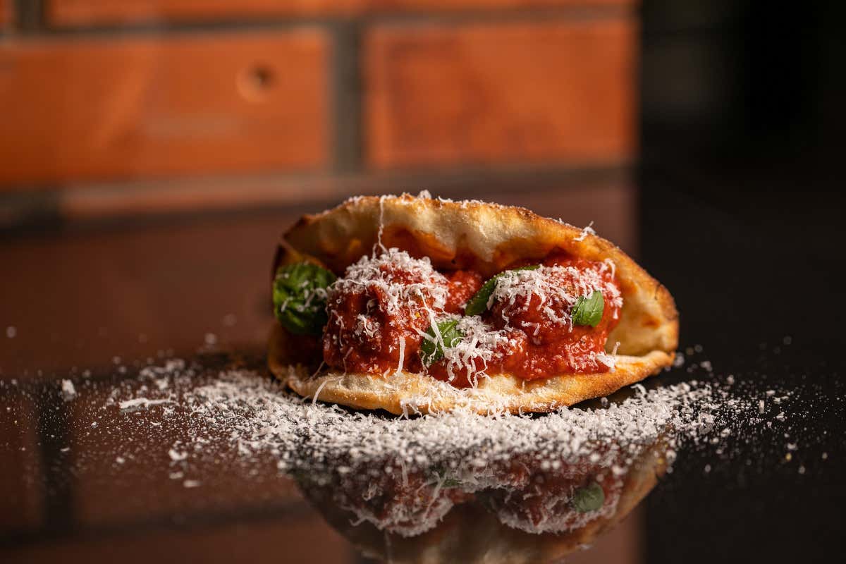 Quale cocktail abbinare alla pizza romana? Lo svela “Svario”