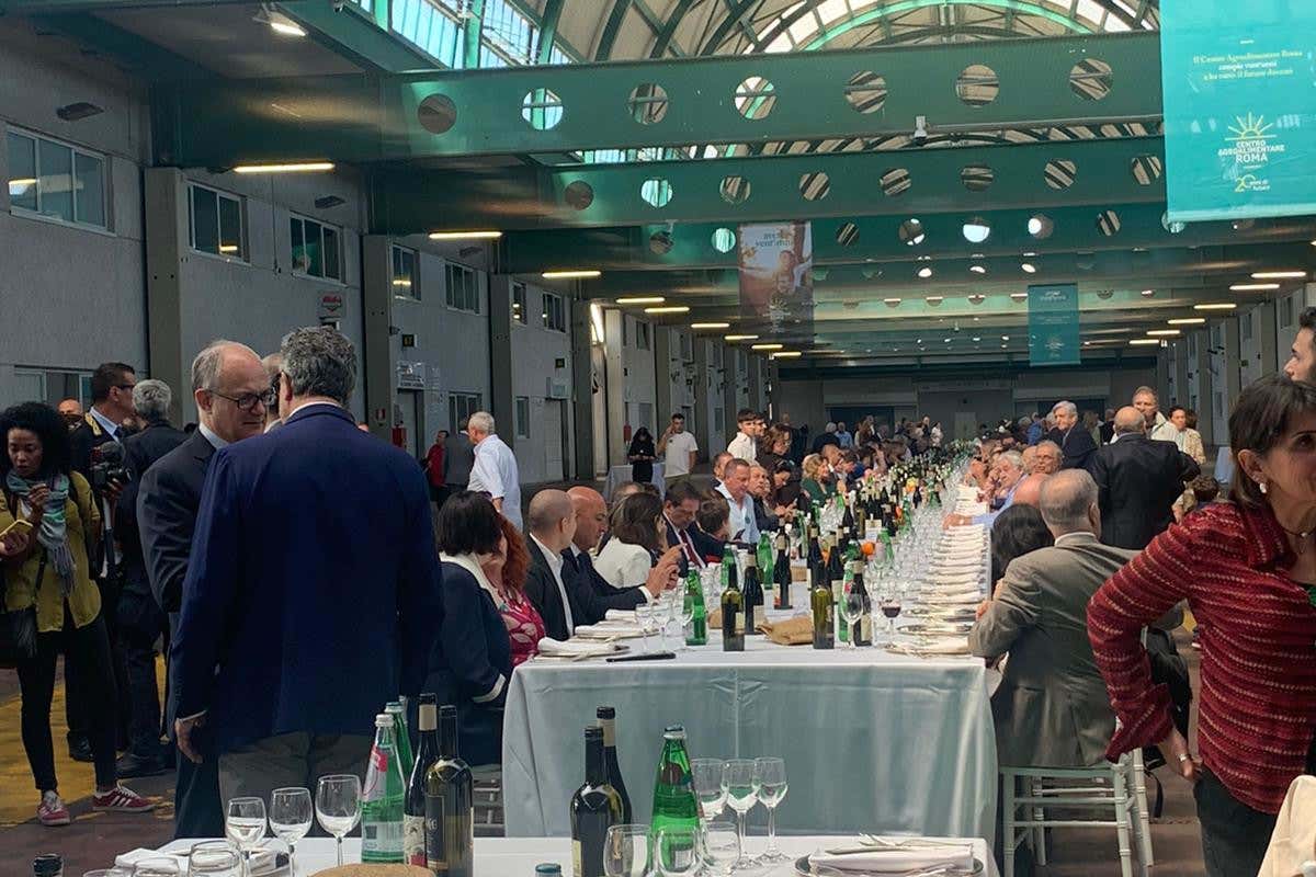 Il menu era composto da 5 portate Maxi tavola da 400 persone per la festa del Centro agroalimentare Roma