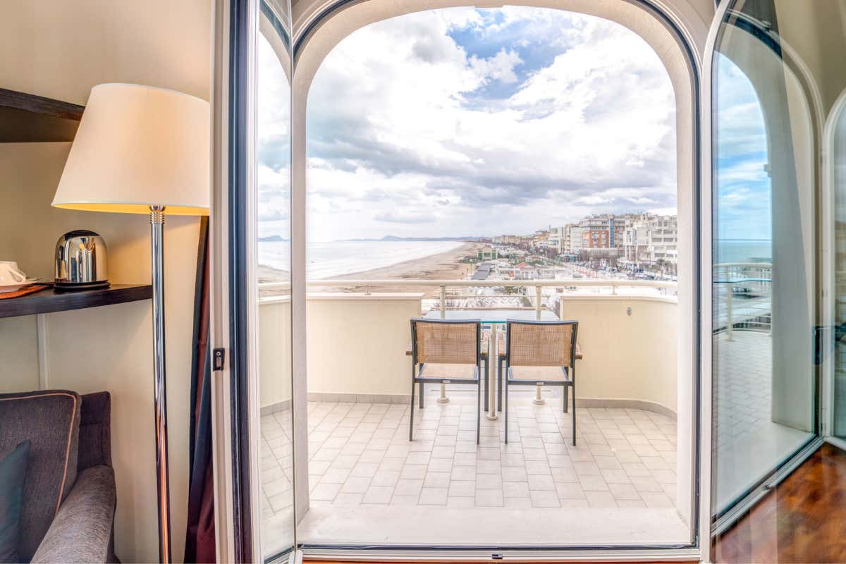 Terrazza Marconi a Senigallia, quando il mare &quote;entra&quote; in hotel