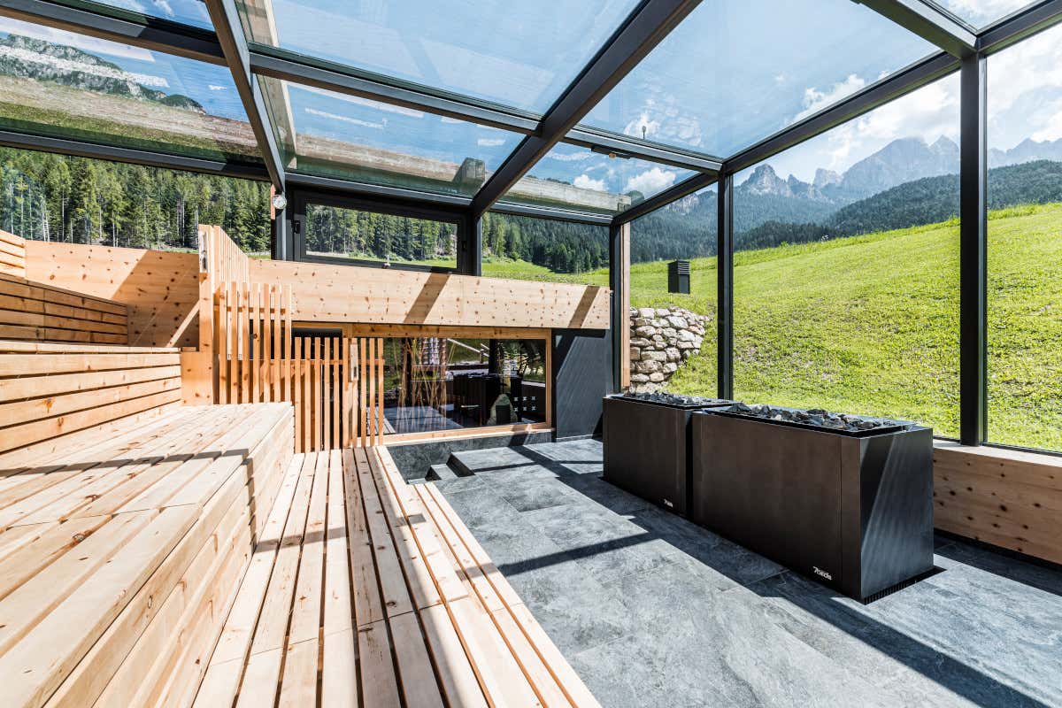 Riprendersi dalle feste con la sauna con vista del Cyprianerhof Dolomit Resort