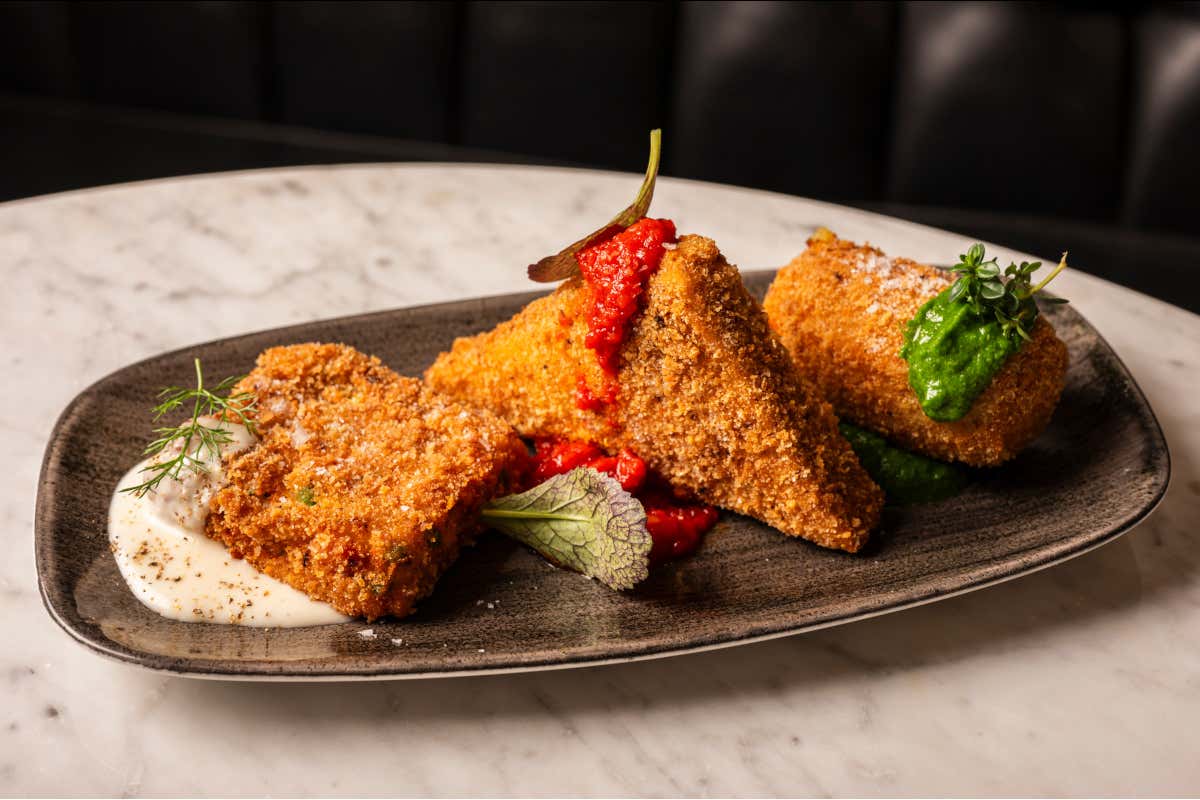 A ruota di carro come la napoletana e croccante come la romana: la pizza di Elysium