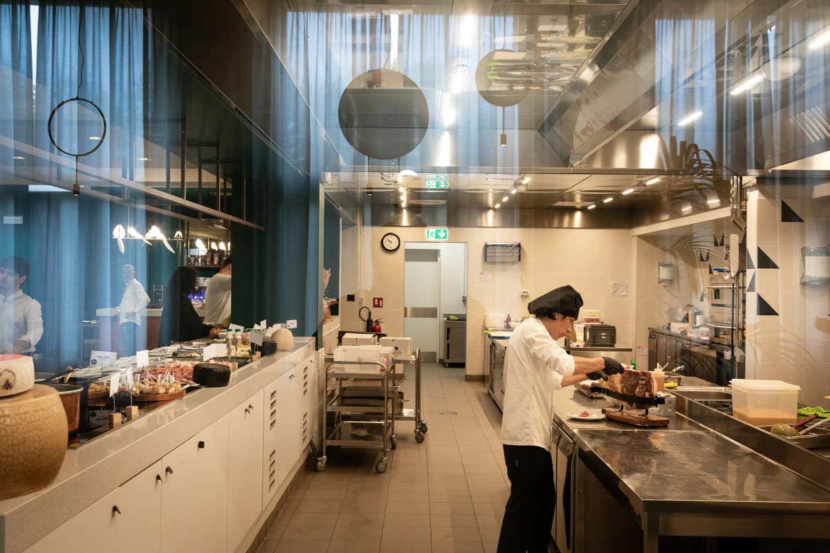 Ecco com'è il centro congressi più grande di Milano con banchetti stellati Ecco com'è il centro congressi più grande di Milano con banchetti stellati