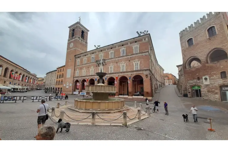 Il centro di Fabriano Frasassi Experience 2022 vacanze da vivere a &hellip; cielo aperto