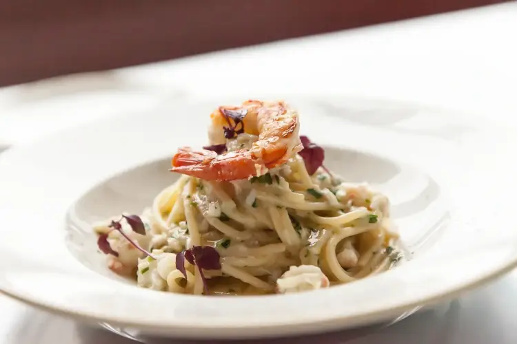 Spaghetti Vicidomini con gamberi alla busera Savoia Excelsior Palace a Trieste, il fascino immutato del grand hotel