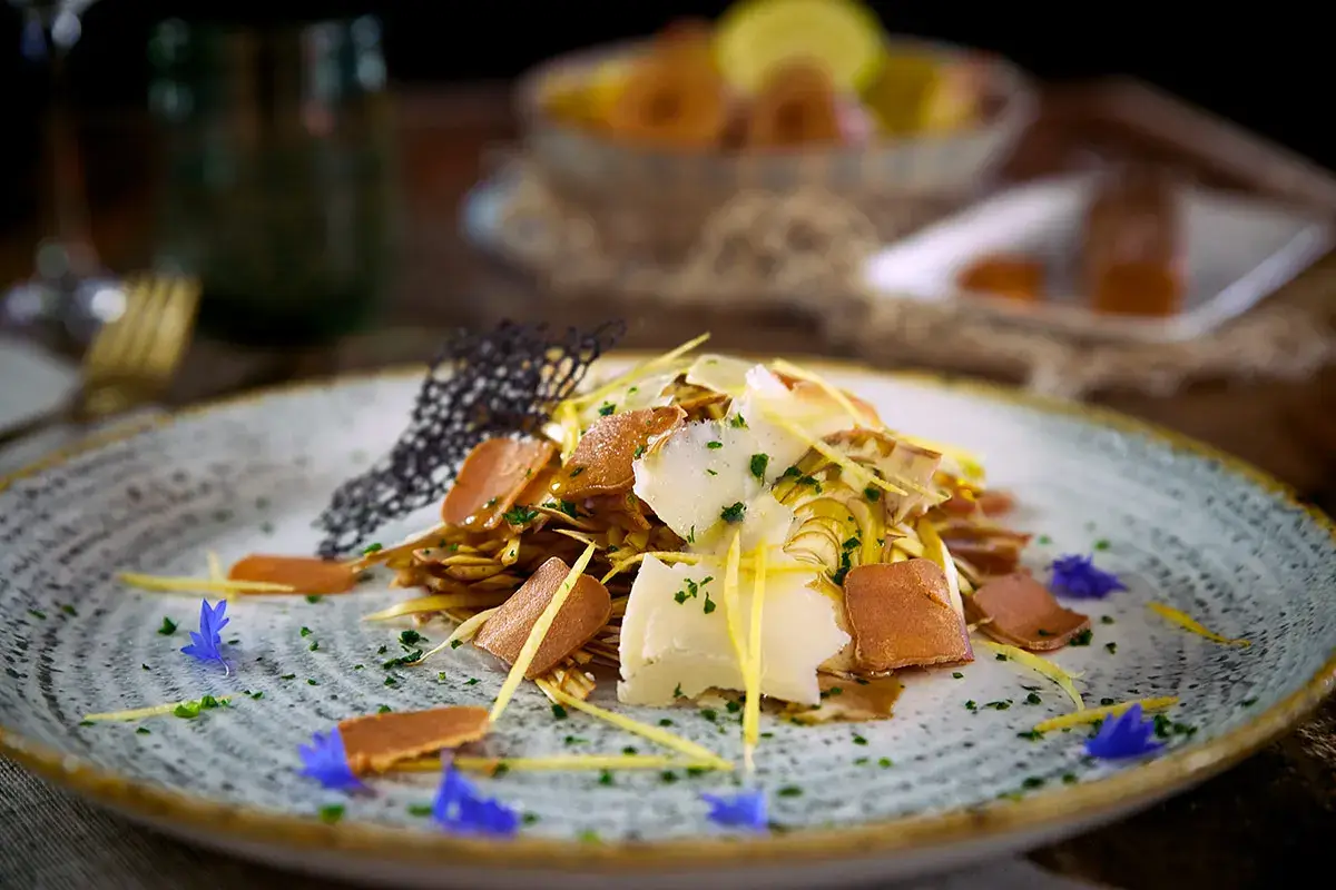 Insalatina di carciofi con bottarga e Cafffiero 