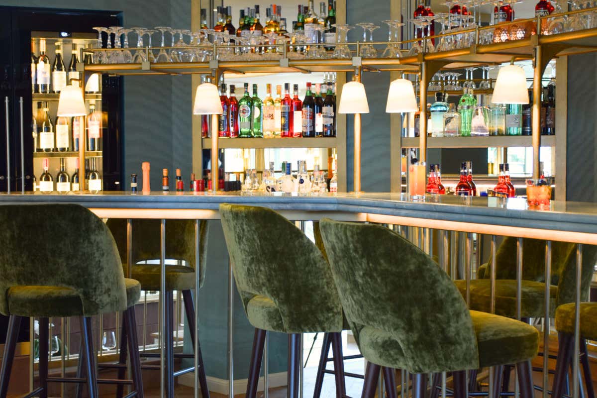 Una cena a pelo d'acqua nel nuovo ristorante Raimondi dell'Hotel Villa Flori a Como