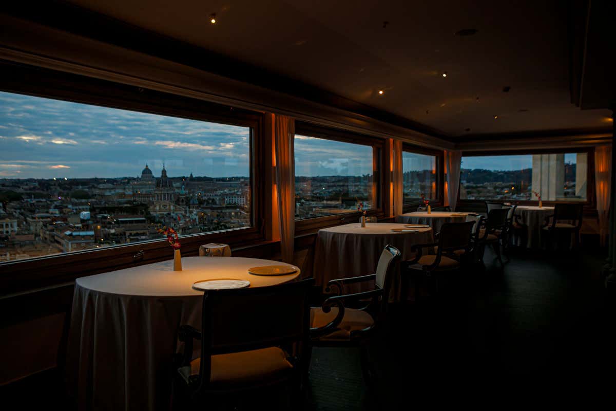 San Valentino guardando Trinità dei Monti e Piazza di Spagna: il menu di Imàgo San Valentino guardando Trinità dei Monti e Piazza di Spagna: il menu di Imàgo