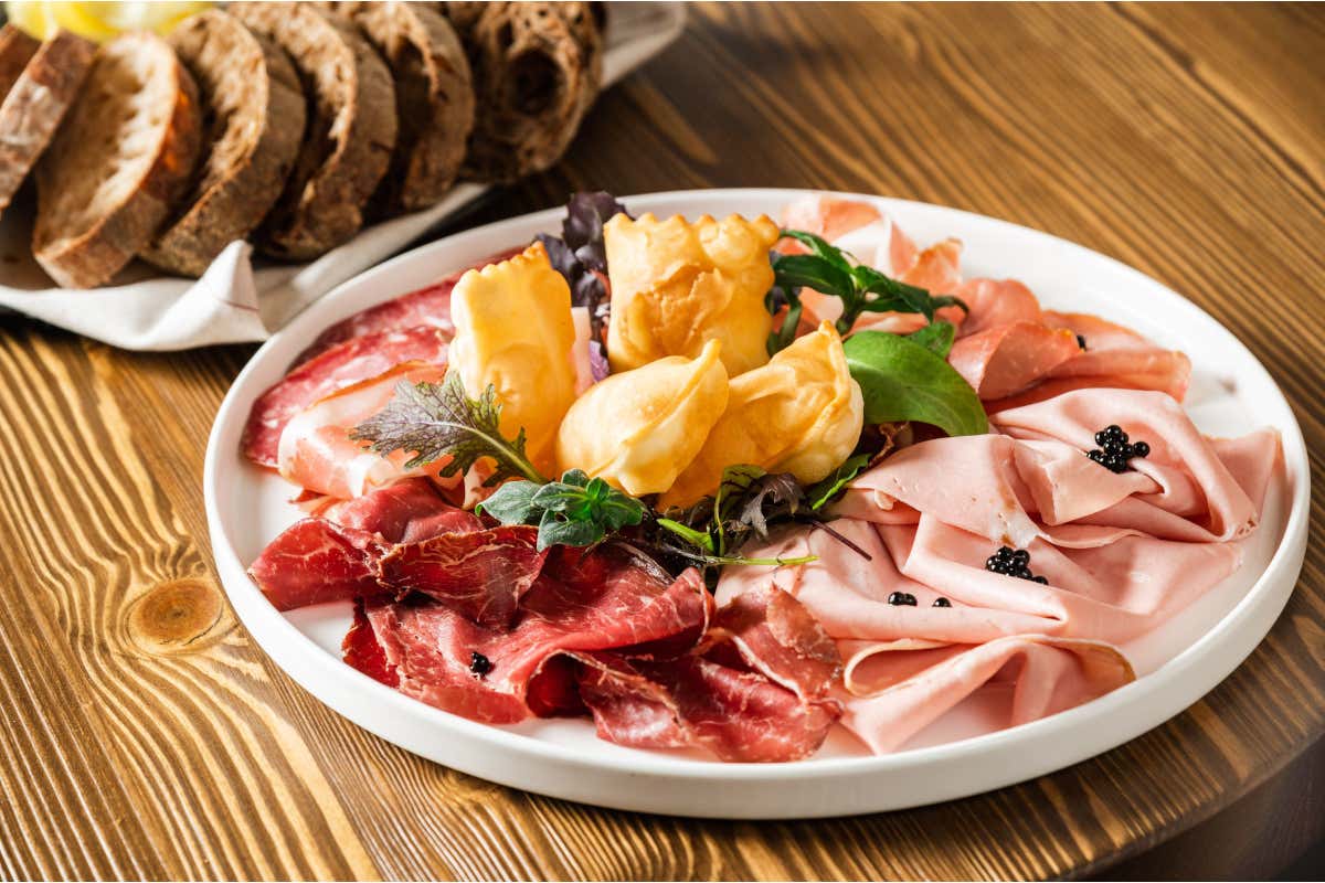 A San Lorenzo apre Rovente, osteria con brace che celebra la vaca vieja galiziana