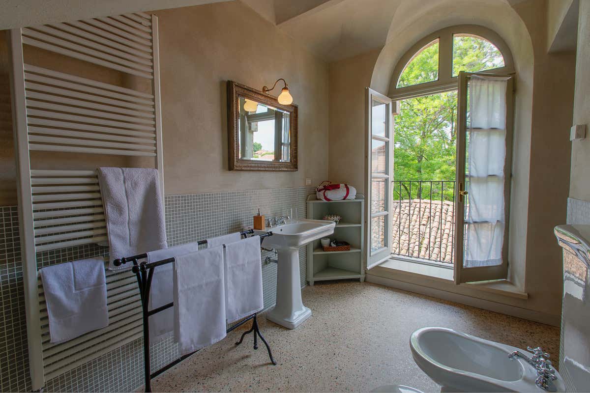 Fuggire dalla città: dormiamo nel borgo storico dei Marchesi Alfieri