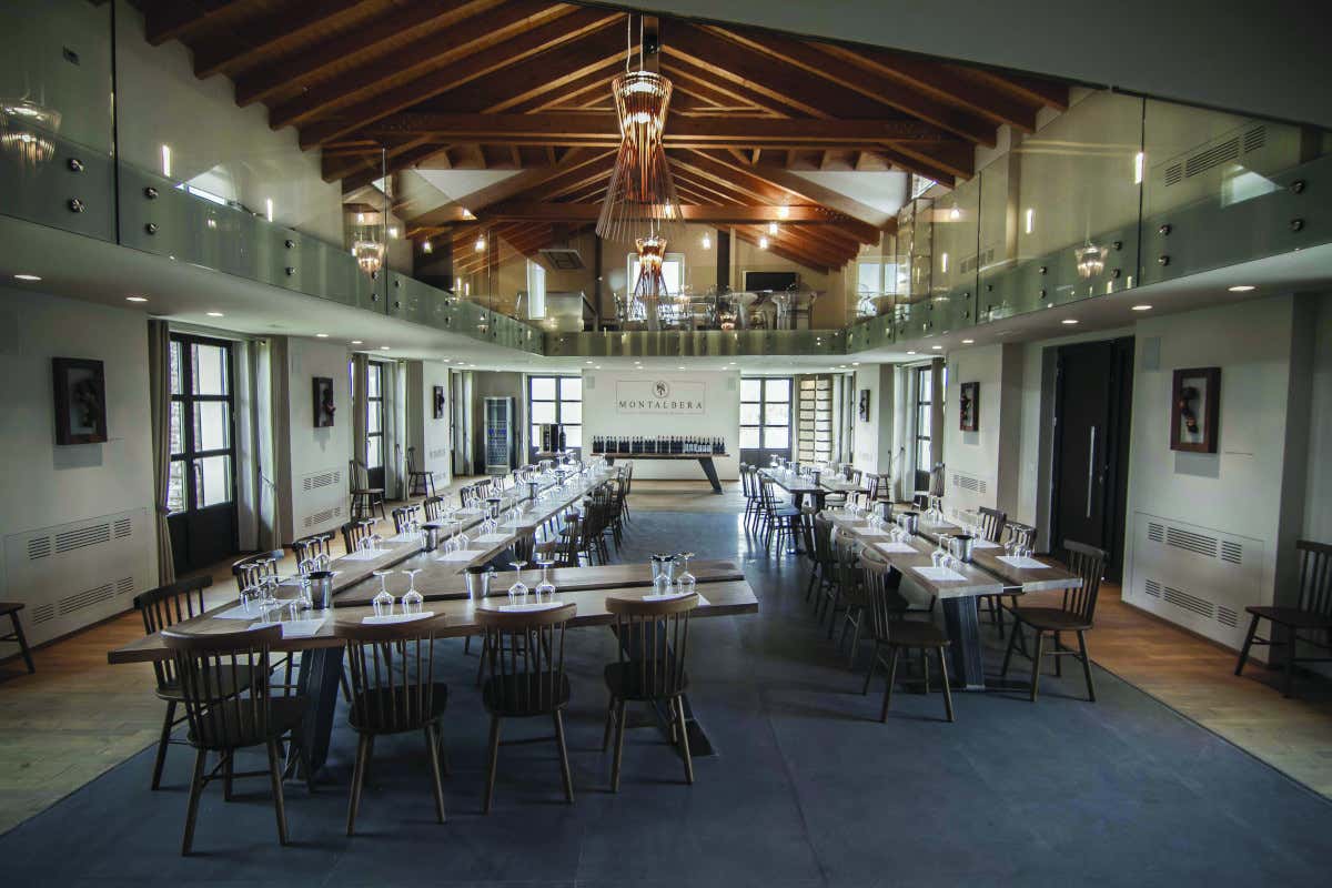 Estate tra i vigneti: Montalbera apre la sua terrazza con Jacuzzi