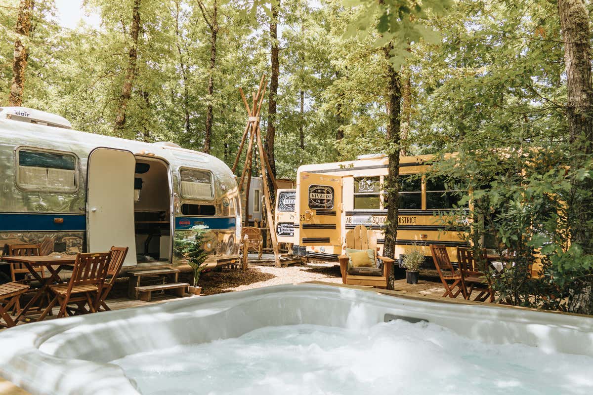 Dalle tende safari allo scuolabus: il campeggio a Orlando in Chianti Glamping Resort