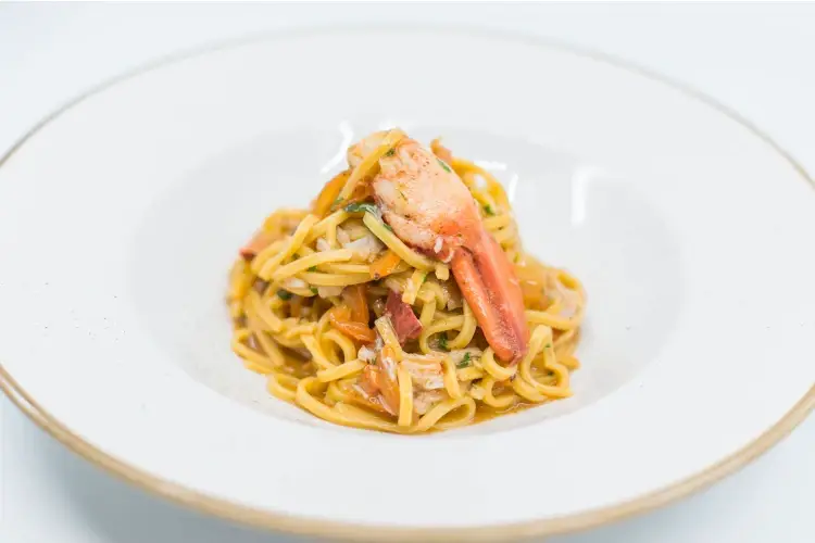 Tagliolini all’uovo con astice Savoia Excelsior Palace a Trieste, il fascino immutato del grand hotel