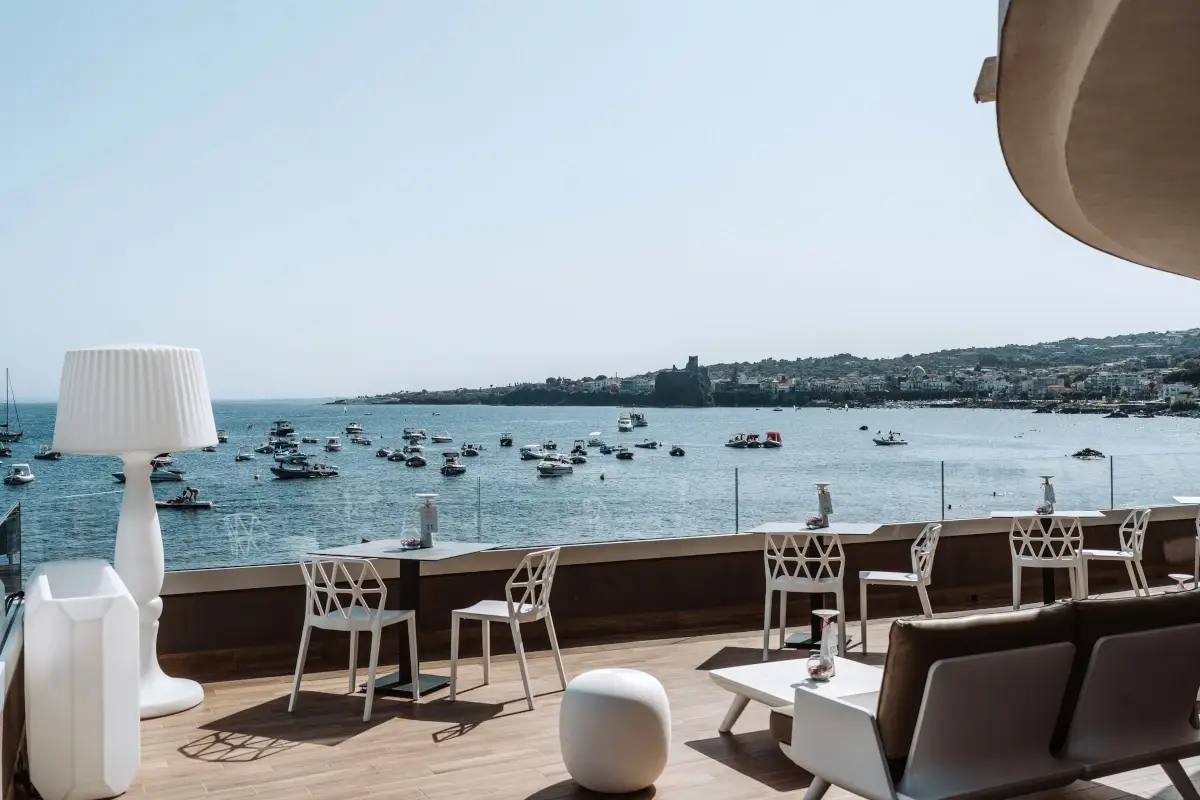Al Grand Hotel Faraglioni, lungo il sentiero di miti e leggende