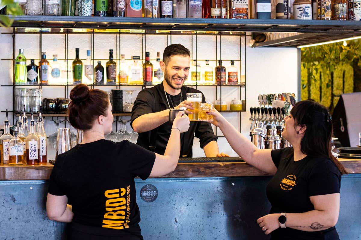 Nel quartiere Appio Claudio di Roma l'hamburger è… Morbido Nel quartiere Appio Claudio di Roma l'hamburger è… Morbido