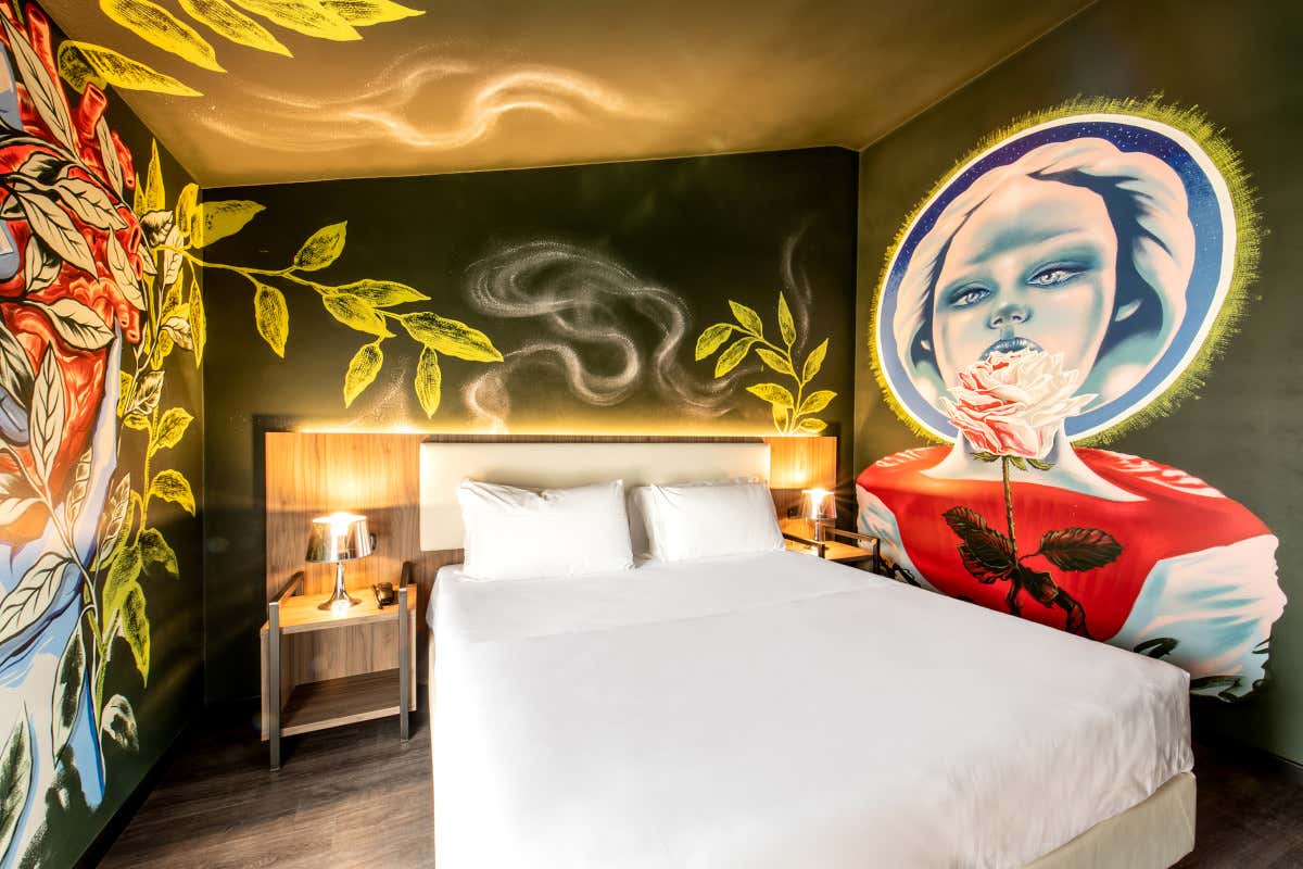 Quando la street art entra in camera: ecco il Muraless Art Hotel