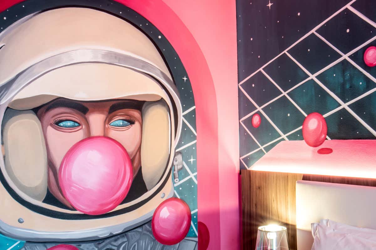 Quando la street art entra in camera: ecco il Muraless Art Hotel