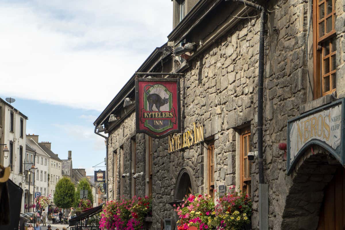 In Irlanda alle origini del whiskey: gli itinerari e le distillerie da non perdere