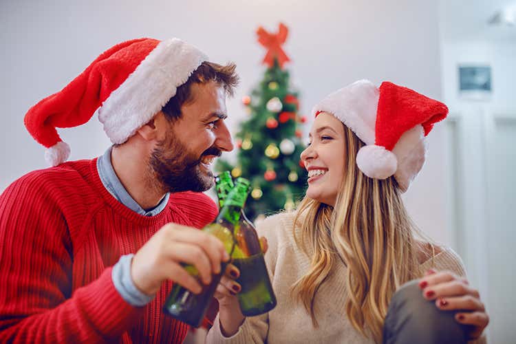 Sempre più italiani a Natale brindano con la birra (A Natale la birra esalta i piatti della tradizione)