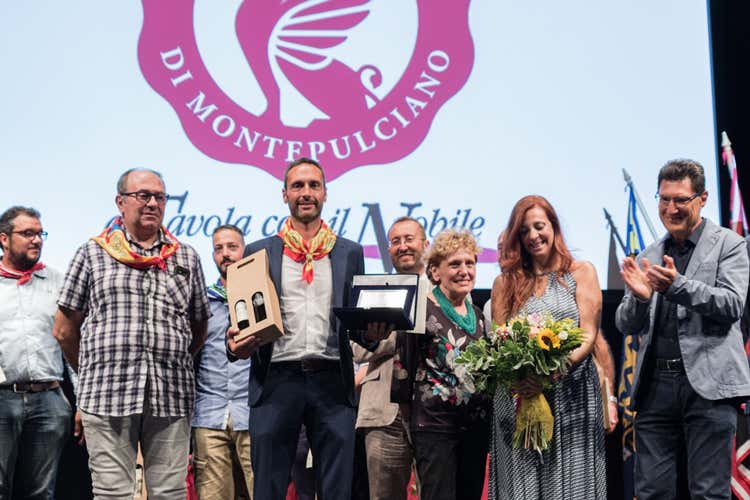 La cerimonia di premiazione dell'anno scorso (A Tavola con il Nobile Riparte la sfida ai fornelli)