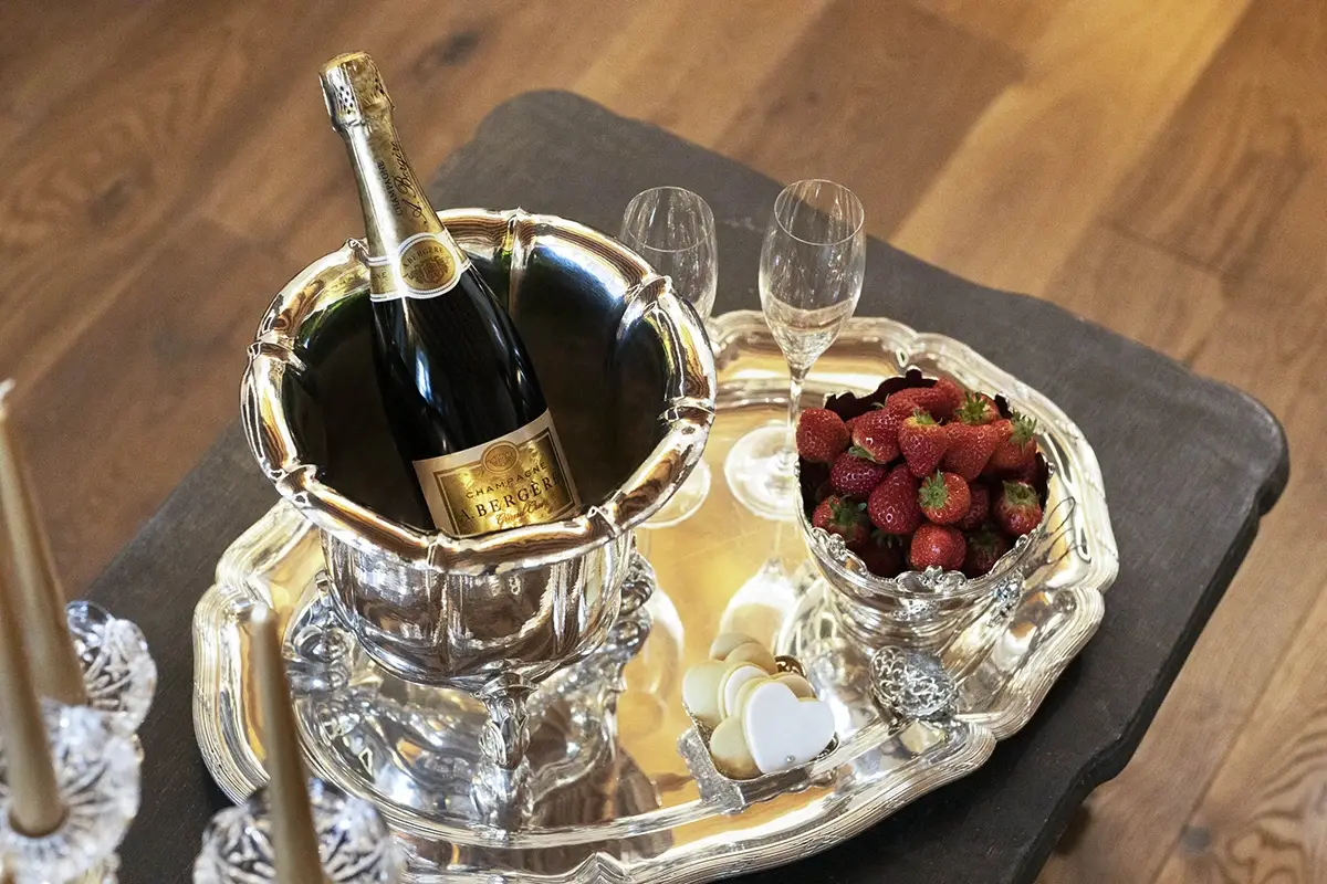 Intime cene di raffinata eleganza Weekend d&rsquo;amore in una luxury locanda sul Garda