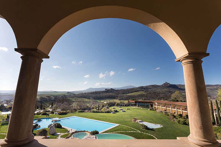 L’Adler si contraddistingue per l’elegante mix tra charme toscano ed internazionale Respira, medita, assapora In Val d’Orcia immersi nella natura