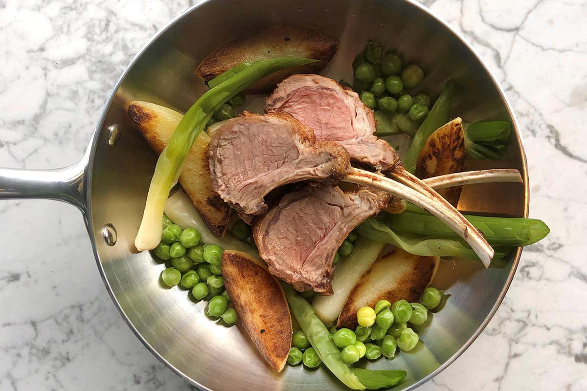 Agnello al forno con patate, cipollotti e piselli Pasqua con Terrazza GalliaDelivery per il menu firmato Lebano