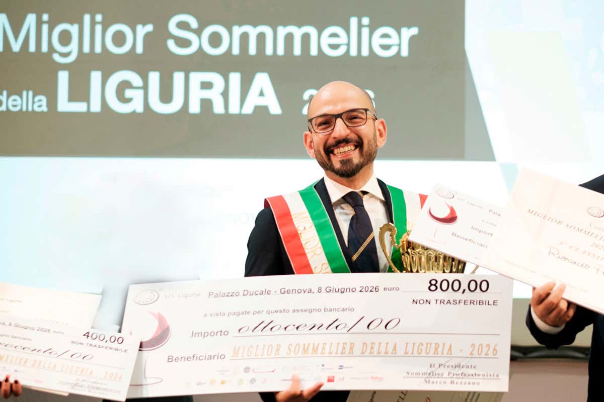 Alberto Cau è il miglior Sommelier della Liguria 2026 Alberto Cau è il Miglior Sommelier della Liguria 2026: il titolo assegnato a Mare Alberto Cau è il miglior Sommelier della Liguria 2026 Alberto Cau è il Miglior Sommelier della Liguria 2026: il titolo assegnato a Mare