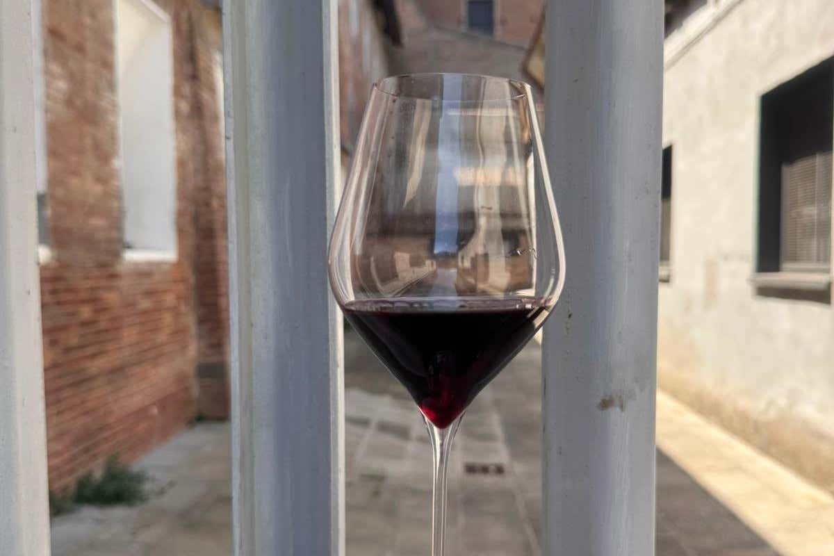 Il vino come riscatto: cinque detenuti ottengono il diploma da sommelier Ais a Siena