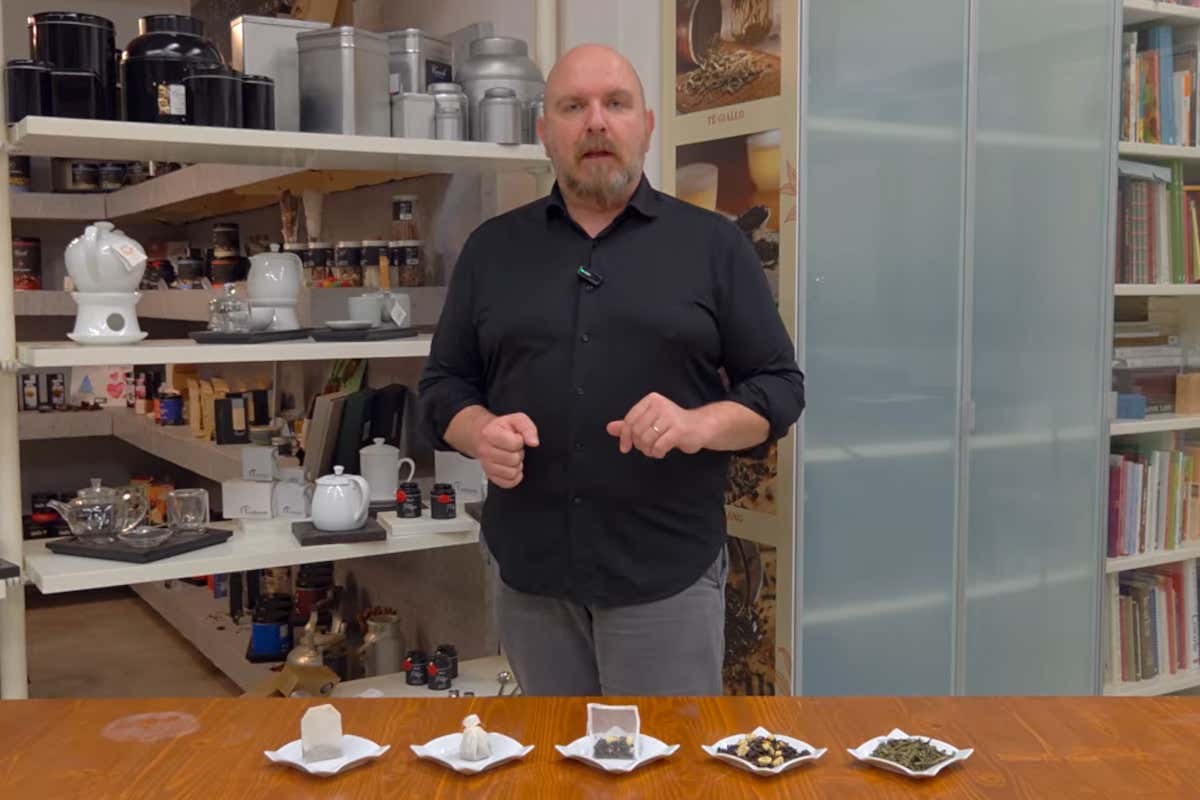 Tè: foglia libera o filtro? La scelta che cambia il servizio in sala Tè: foglia libera o filtro? La scelta che cambia il servizio in sala