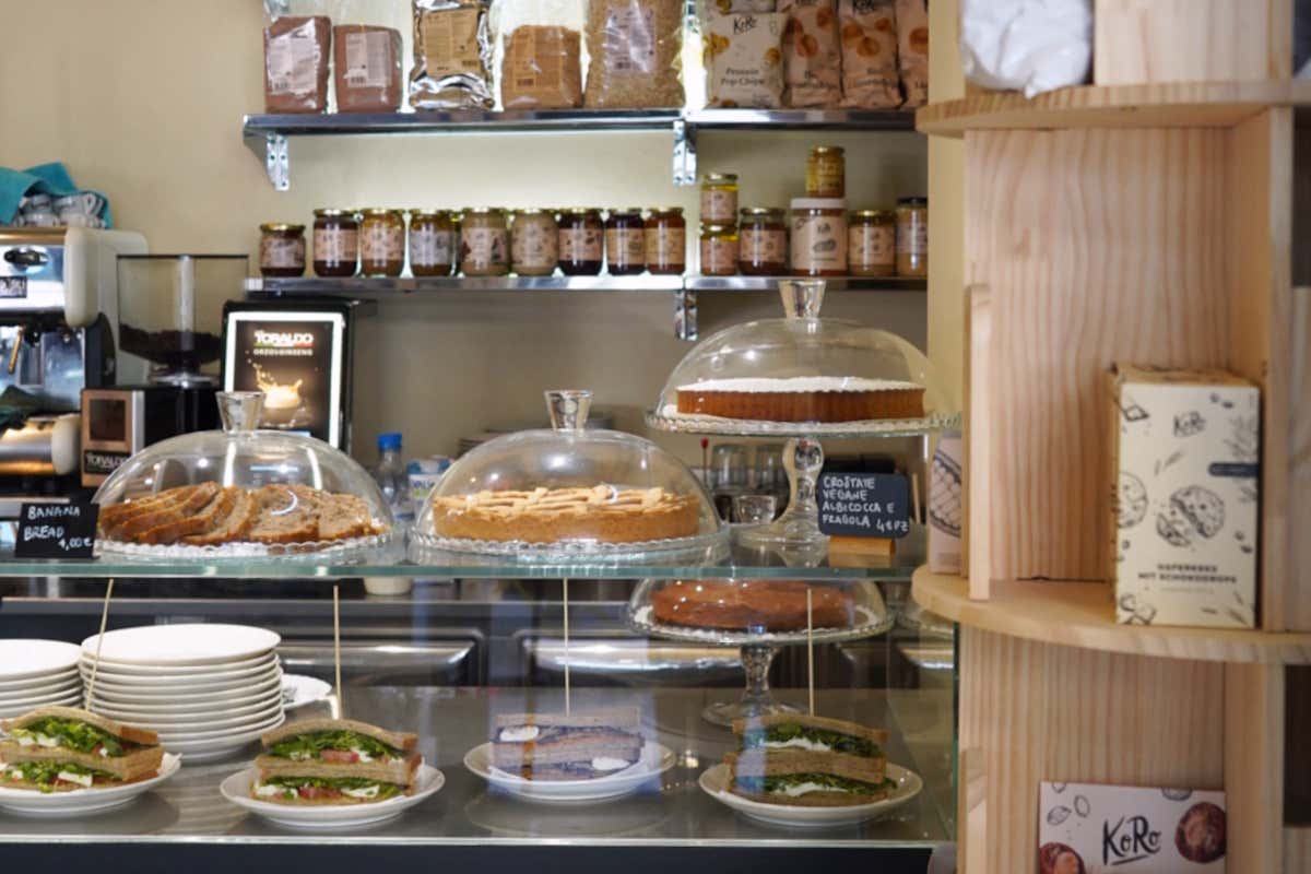 Dalla colazione a merenda: al KoRo Café il lato dolce e vegetale di Milano Dalla colazione a merenda: al KoRo Café il lato dolce e vegetale di Milano