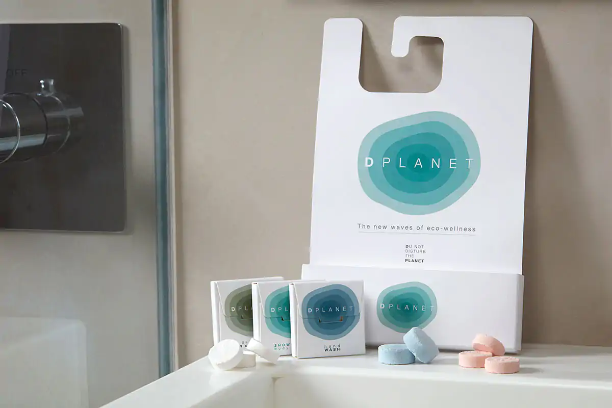 DPlanet, la linea di cortesia in pastiglia Cosmetica sostenibile in albergo Accordo green Allegrini Alpitour