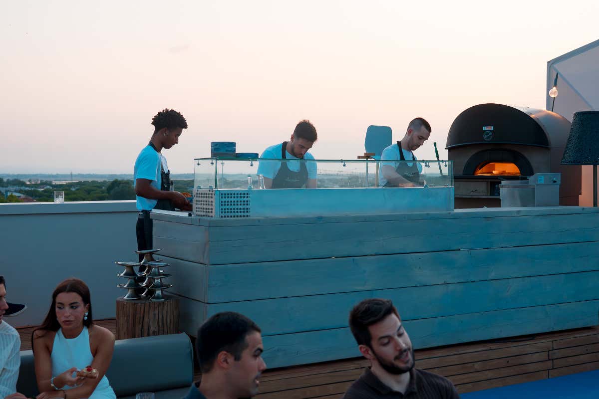 Alto Rooftop celebra la mixology: a Cervia il meglio di bartender e chef italiani