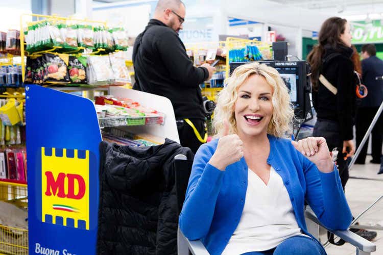 Antonella Clerici sul set della pubblicit&agrave; La Clerici si porta lo sponsor in Tv Rai, cos&igrave; proprio non ci siamo